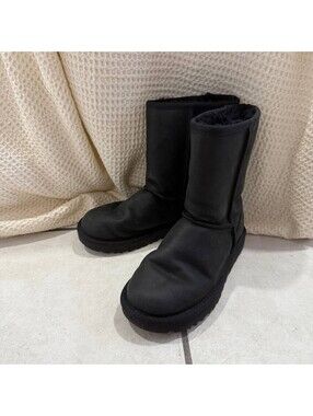 UGG Classic Short Black Women’s Winter Boots Sheepskin US 5 EU 36 1016559